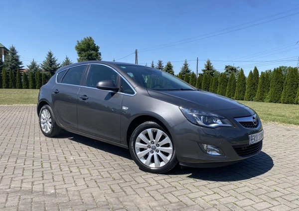 Opel Astra cena 26900 przebieg: 200000, rok produkcji 2011 z Kutno małe 781